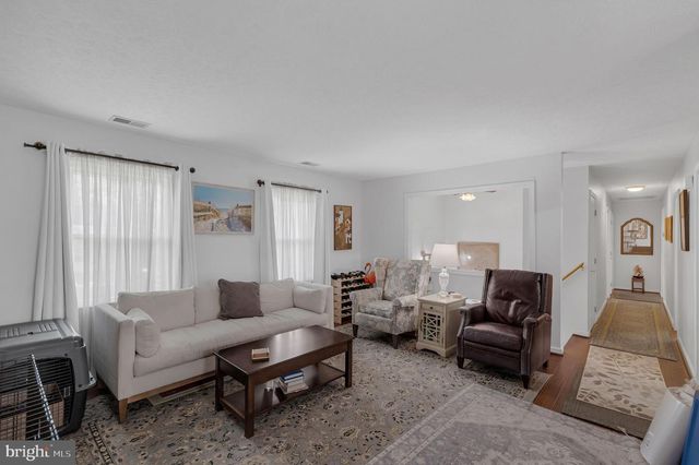 203 PEMBRIDGE DR, Winchester, VA 22602