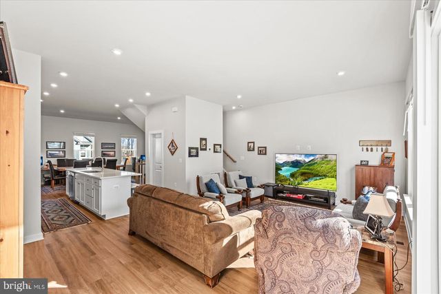 17982 WOODS OVERLOOK DR, Dumfries, VA 22026