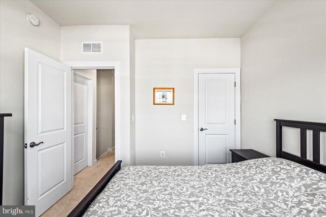 17982 WOODS OVERLOOK DR, Dumfries, VA 22026