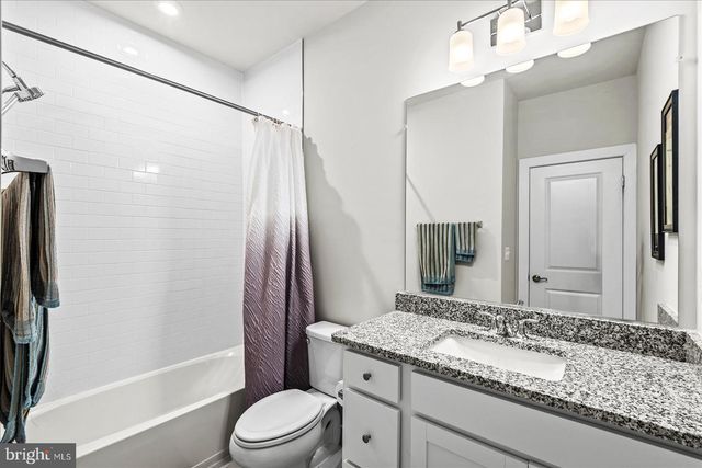 17982 WOODS OVERLOOK DR, Dumfries, VA 22026