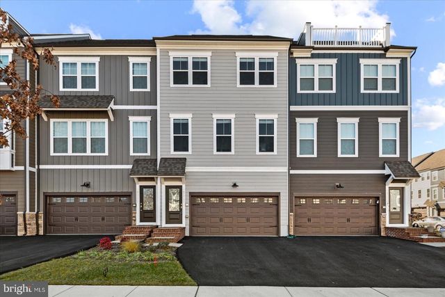 17982 WOODS OVERLOOK DR, Dumfries, VA 22026