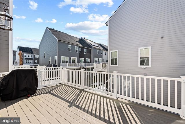 17982 WOODS OVERLOOK DR, Dumfries, VA 22026