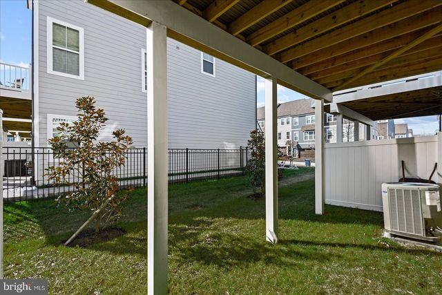 17982 WOODS OVERLOOK DR, Dumfries, VA 22026