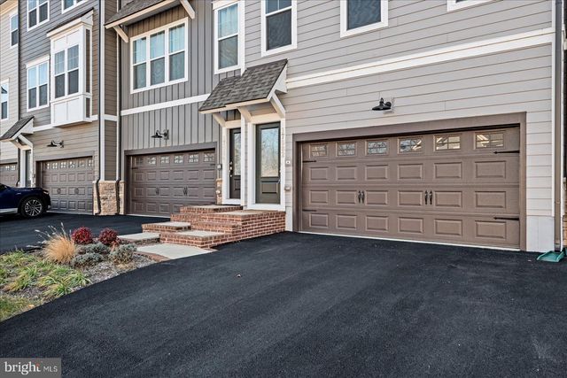 17982 WOODS OVERLOOK DR, Dumfries, VA 22026