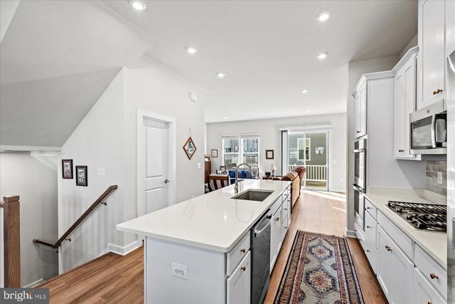 17982 WOODS OVERLOOK DR, Dumfries, VA 22026