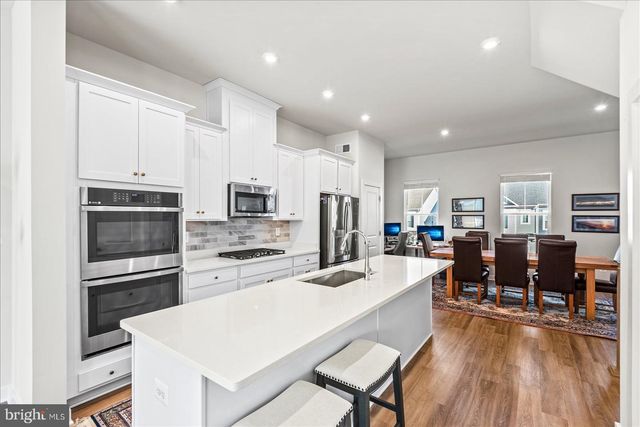 17982 WOODS OVERLOOK DR, Dumfries, VA 22026