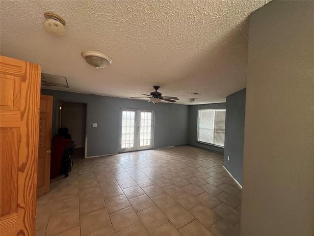 1448 Private Road 6013, Giddings, TX 78942