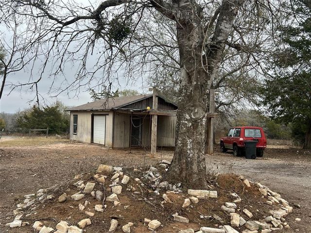 1448 Private Road 6013, Giddings, TX 78942