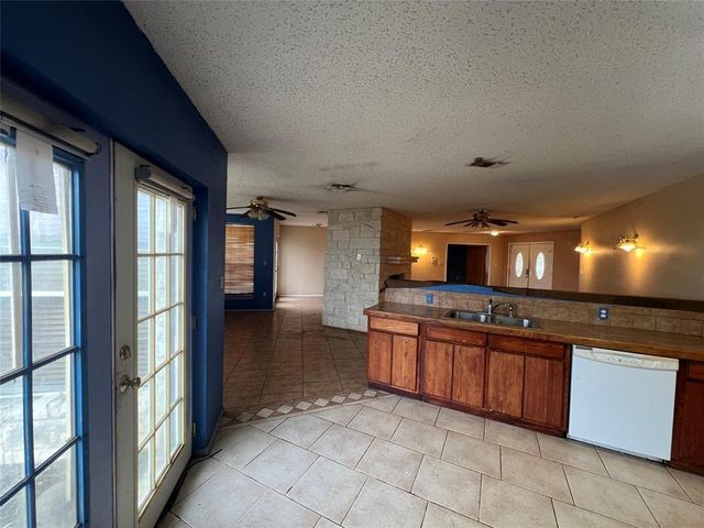 1448 Private Road 6013, Giddings, TX 78942