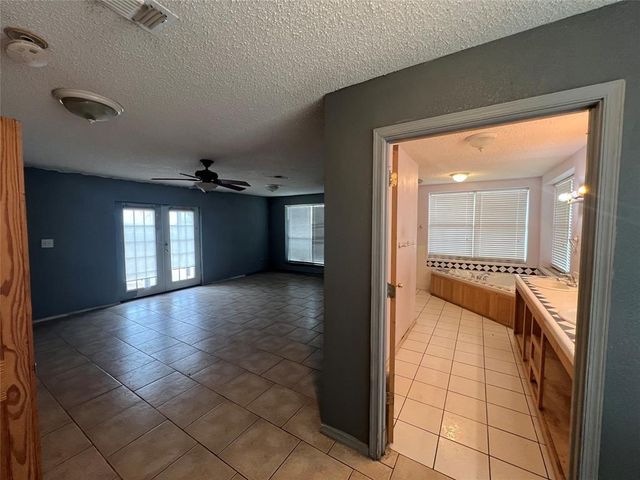 1448 Private Road 6013, Giddings, TX 78942