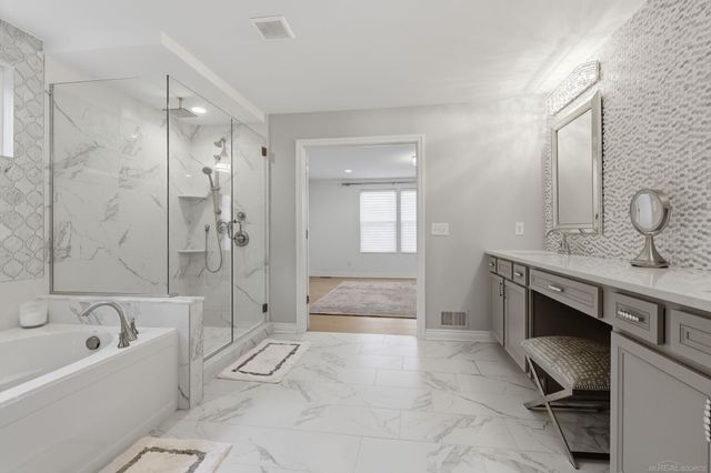 950 Weber Court, Lake Orion, MI 48360
