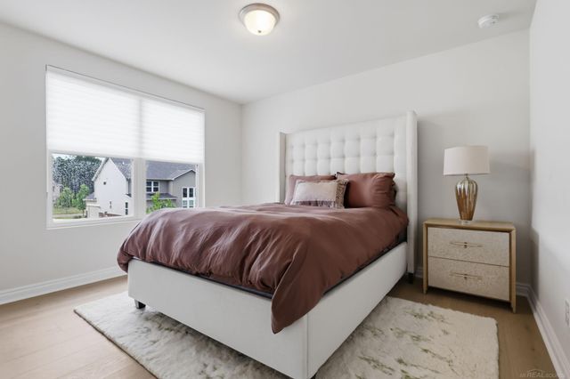 950 Weber Court, Lake Orion, MI 48360