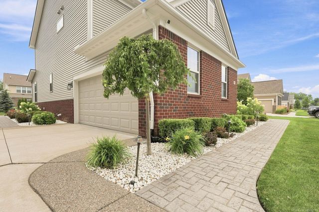 950 Weber Court, Lake Orion, MI 48360