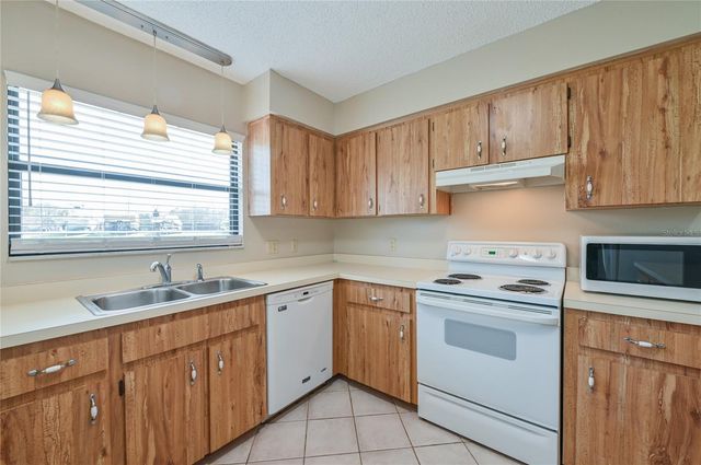 11001 SE SUNSET HARBOR ROAD H52, Summerfield, FL 34491