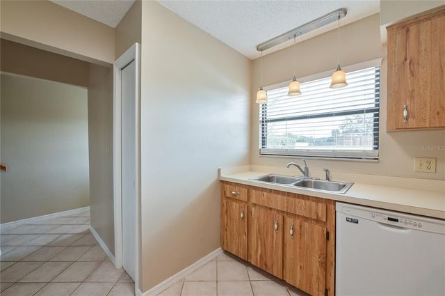 11001 SE SUNSET HARBOR ROAD H52, Summerfield, FL 34491