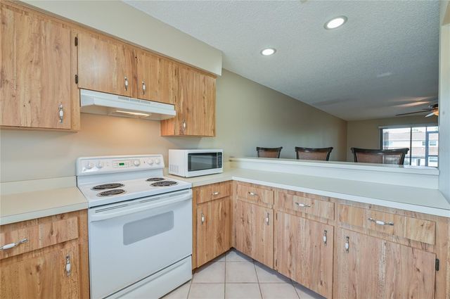 11001 SE SUNSET HARBOR ROAD H52, Summerfield, FL 34491