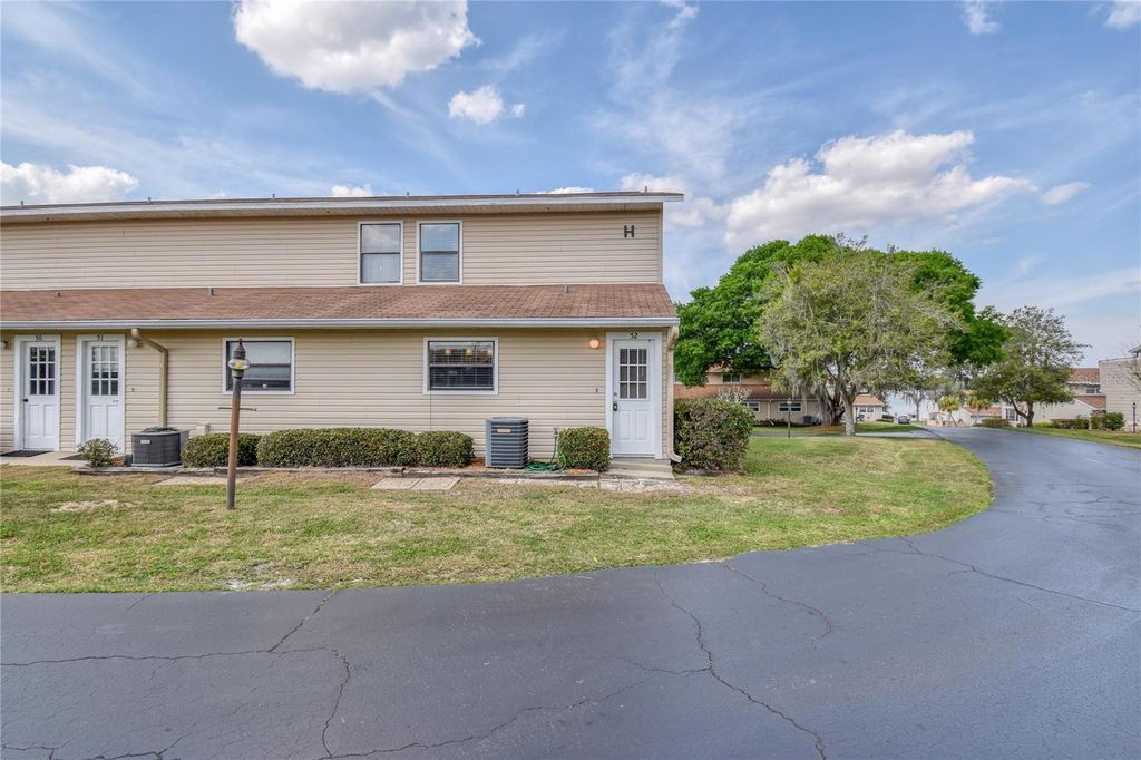 11001 SE SUNSET HARBOR ROAD H52, Summerfield, FL 34491