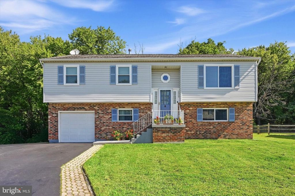 2309 FERNCROFT CIR, UPPER CHICHESTER, PA 19061 — exterior