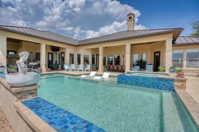 143 Westgate LOOP, Horseshoe Bay, TX 78657