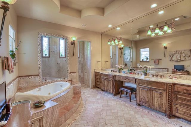 143 Westgate LOOP, Horseshoe Bay, TX 78657
