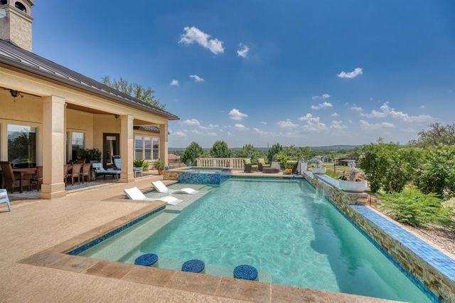 143 Westgate LOOP, Horseshoe Bay, TX 78657