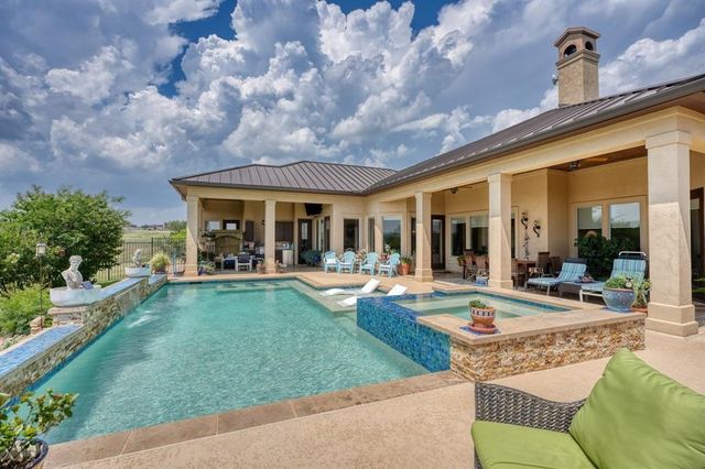 143 Westgate LOOP, Horseshoe Bay, TX 78657