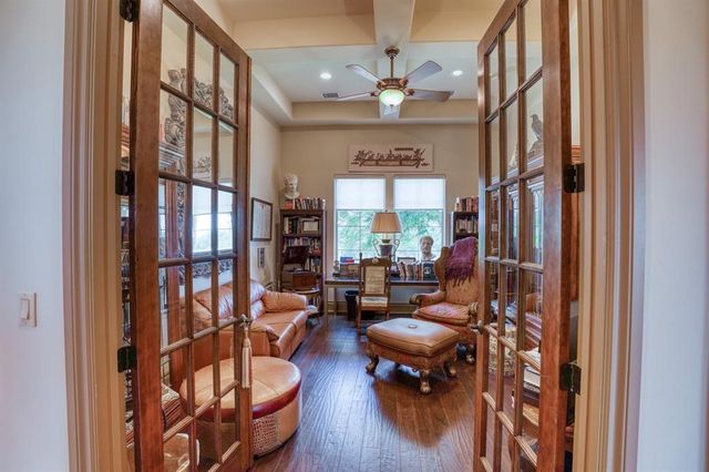 143 Westgate LOOP, Horseshoe Bay, TX 78657