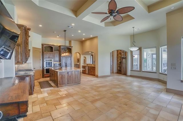 143 Westgate LOOP, Horseshoe Bay, TX 78657