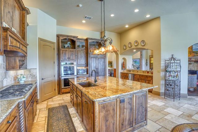 143 Westgate LOOP, Horseshoe Bay, TX 78657
