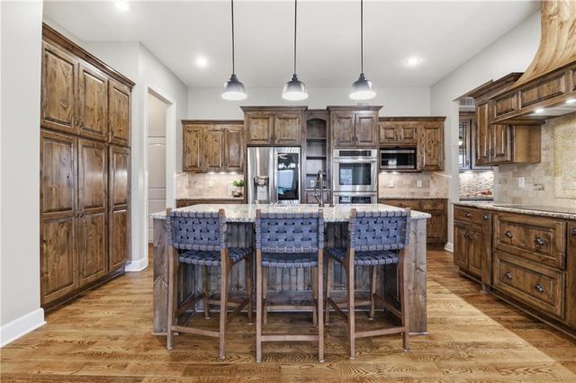 2914 W 155th Terrace, Overland Park, KS 66224