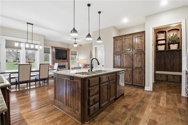 2914 W 155th Terrace, Overland Park, KS 66224