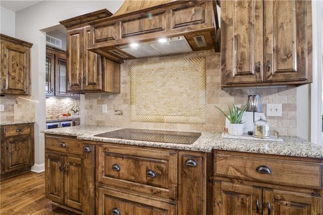 2914 W 155th Terrace, Overland Park, KS 66224