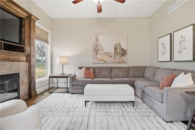 2914 W 155th Terrace, Overland Park, KS 66224