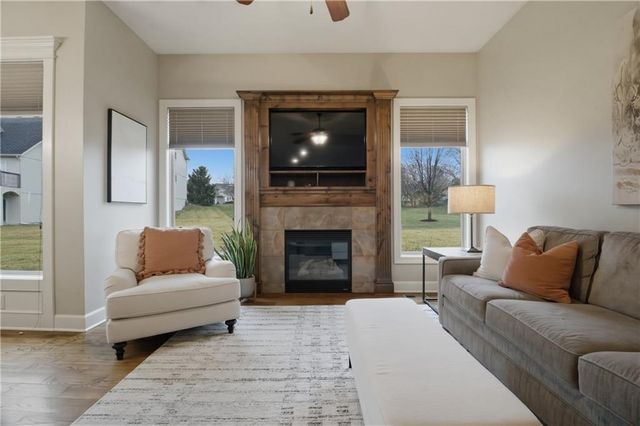 2914 W 155th Terrace, Overland Park, KS 66224