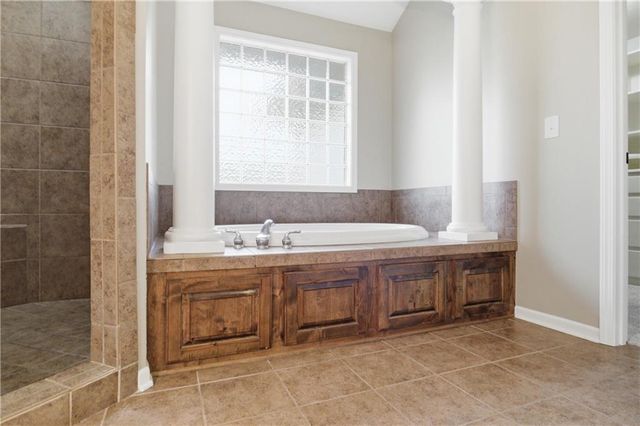 2914 W 155th Terrace, Overland Park, KS 66224