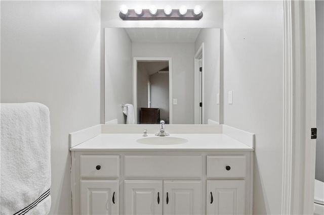 2914 W 155th Terrace, Overland Park, KS 66224