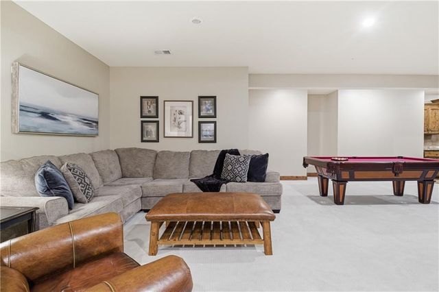 2914 W 155th Terrace, Overland Park, KS 66224