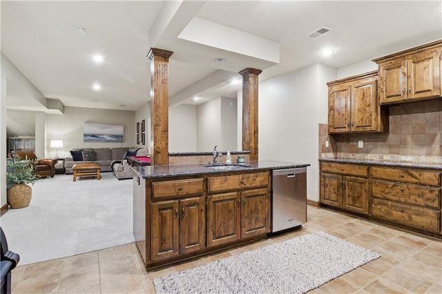 2914 W 155th Terrace, Overland Park, KS 66224