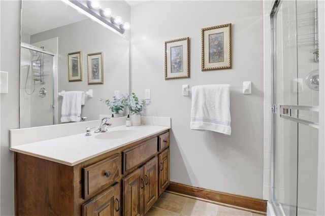 2914 W 155th Terrace, Overland Park, KS 66224