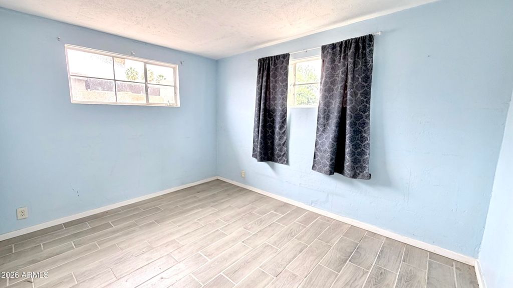 Image 11 of property listing at 3313 W PORTLAND Street, Phoenix, AZ 85009