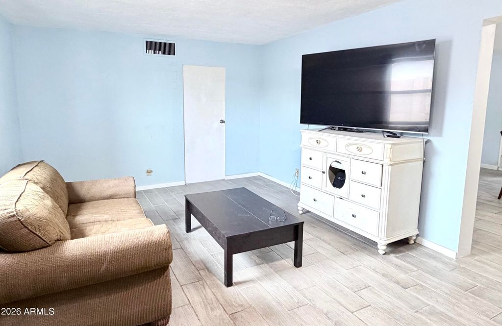 Image 13 of property listing at 3313 W PORTLAND Street, Phoenix, AZ 85009
