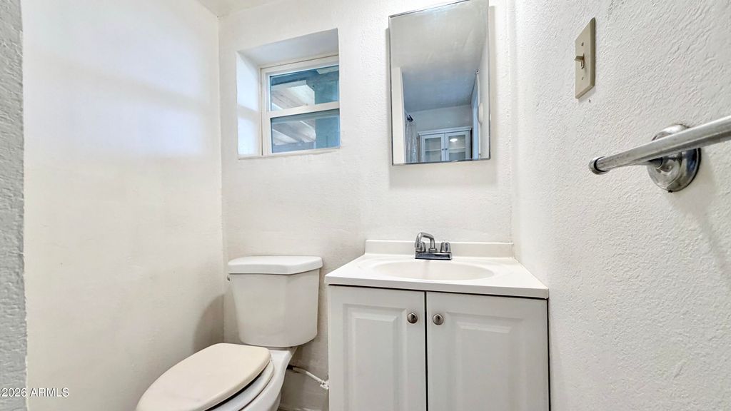 Image 15 of property listing at 3313 W PORTLAND Street, Phoenix, AZ 85009