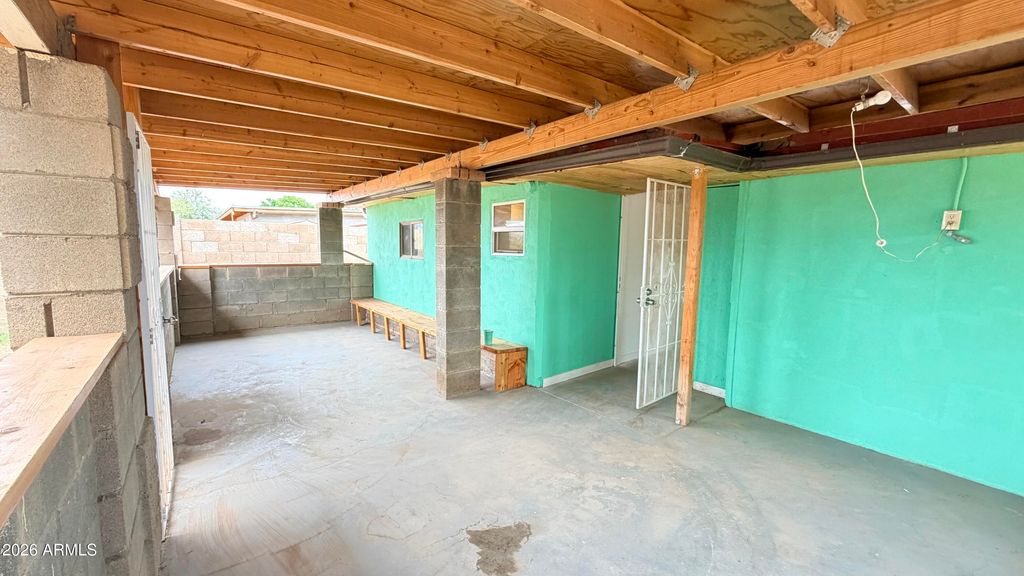 Image 16 of property listing at 3313 W PORTLAND Street, Phoenix, AZ 85009