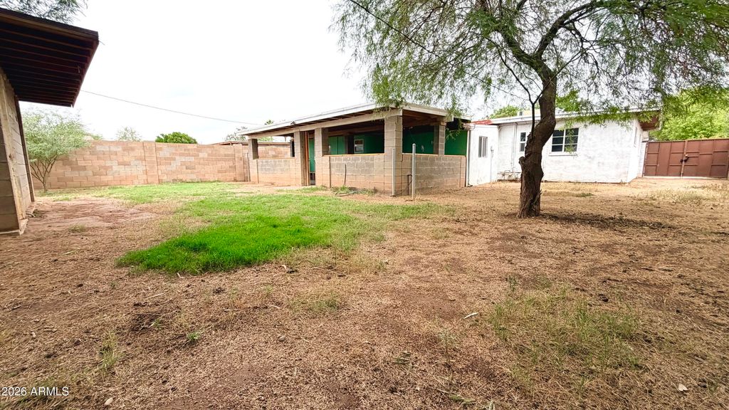 Image 18 of property listing at 3313 W PORTLAND Street, Phoenix, AZ 85009