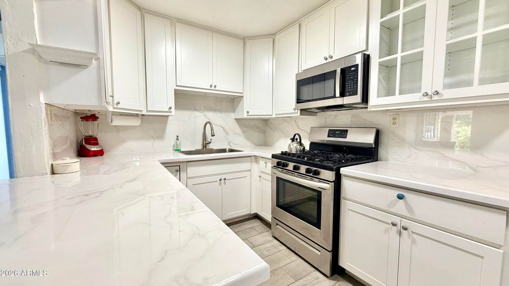 Image 4 of property listing at 3313 W PORTLAND Street, Phoenix, AZ 85009