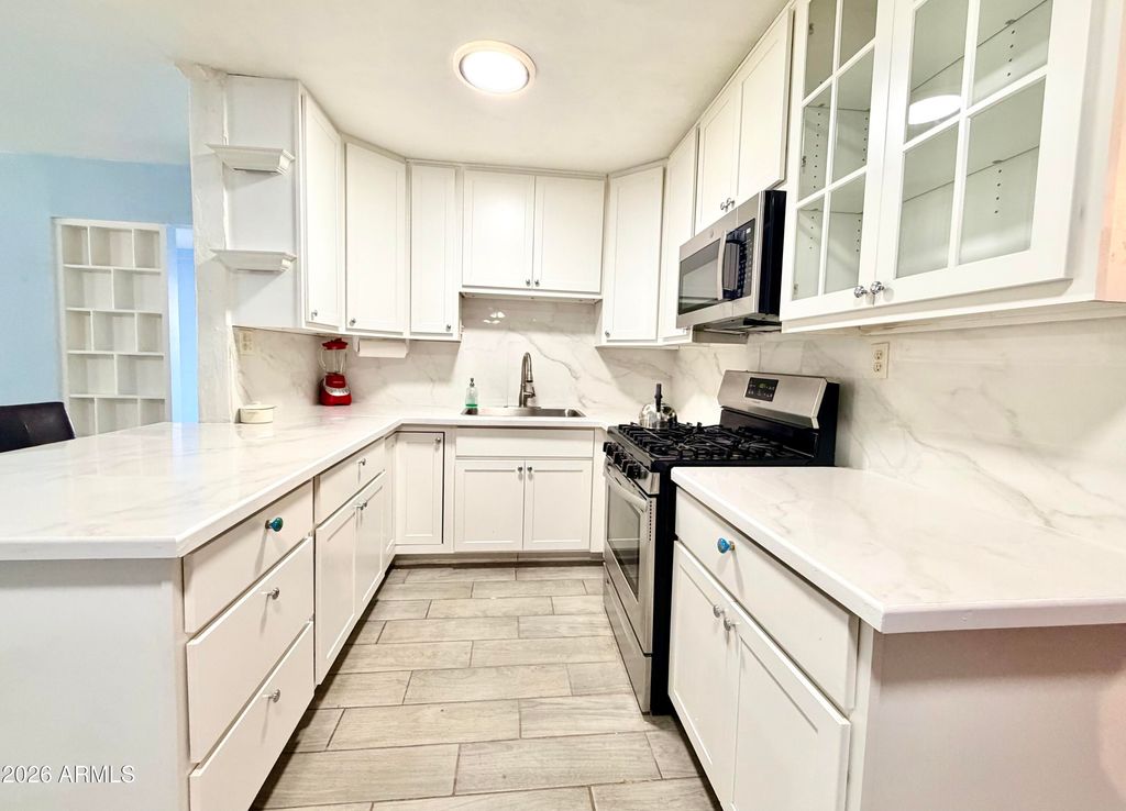 Image 5 of property listing at 3313 W PORTLAND Street, Phoenix, AZ 85009