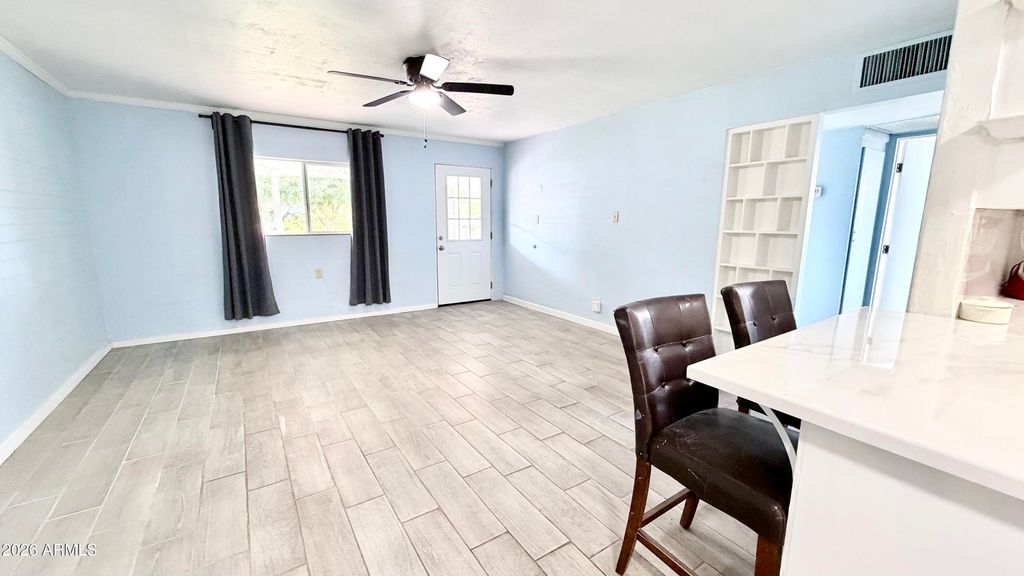 Image 7 of property listing at 3313 W PORTLAND Street, Phoenix, AZ 85009