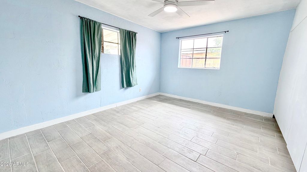 Image 8 of property listing at 3313 W PORTLAND Street, Phoenix, AZ 85009