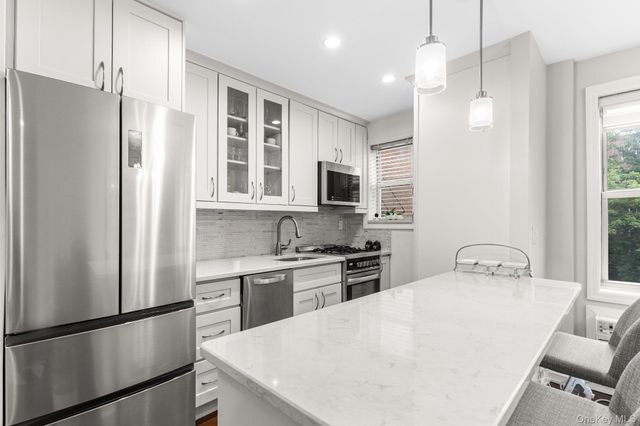 632 Palmer Road 8G, Yonkers, NY 10701