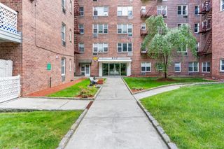 632 Palmer Road 8G, Yonkers, NY 10701